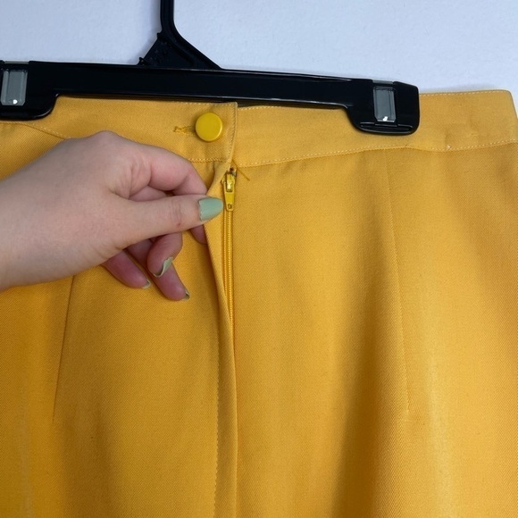 VINTAGE bright saturated yellow mini skirt - Picture 6 of 6